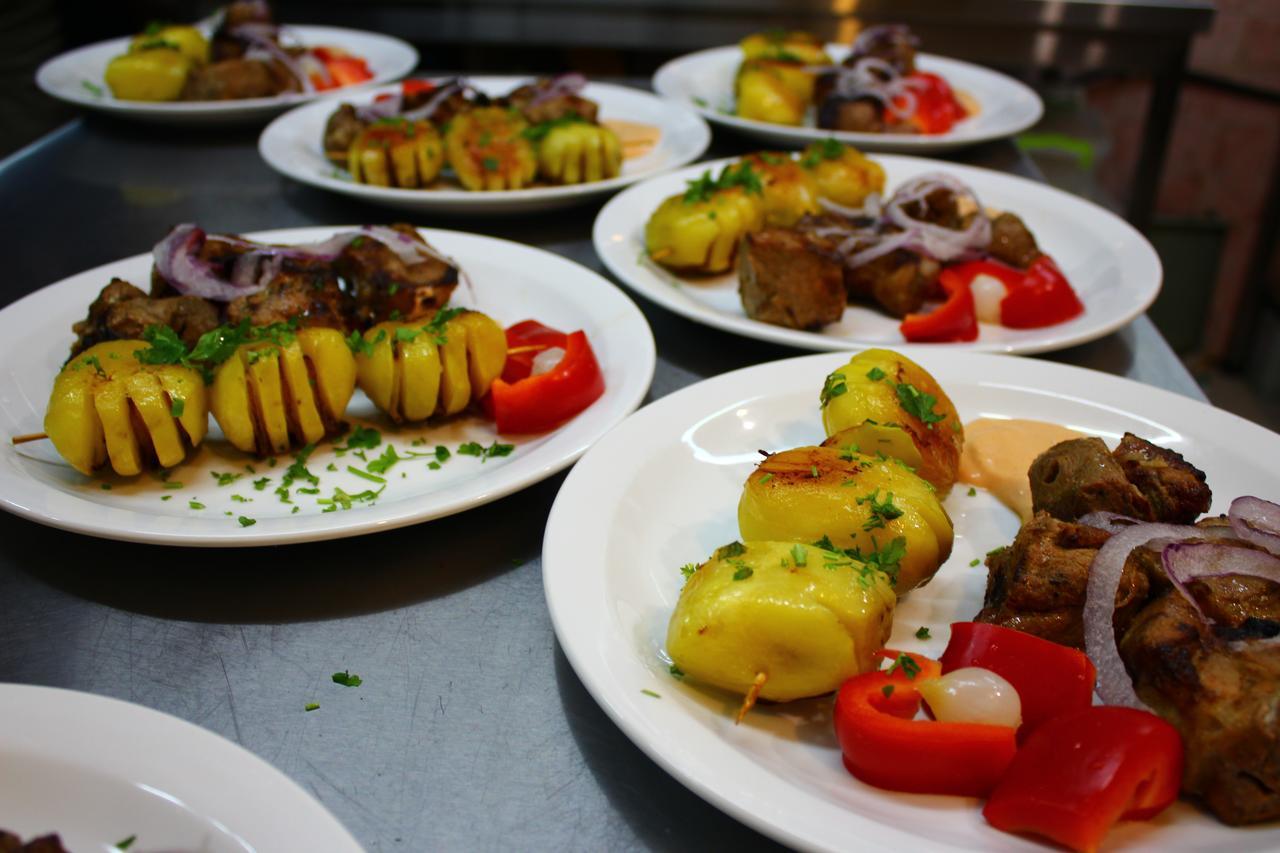 "Lian" Family Hotel & Restaurant Volosyanka  المظهر الخارجي الصورة