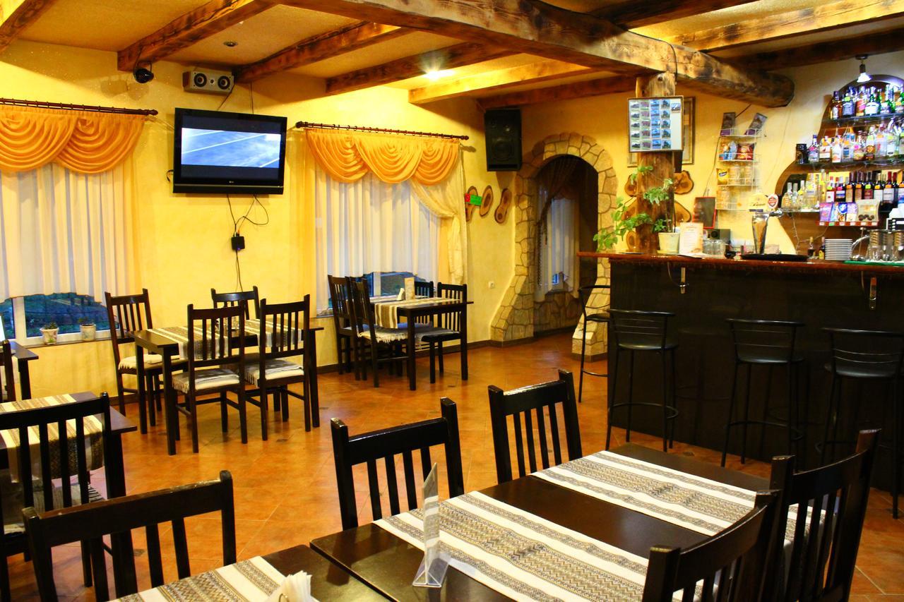 "Lian" Family Hotel & Restaurant Volosyanka  المظهر الخارجي الصورة