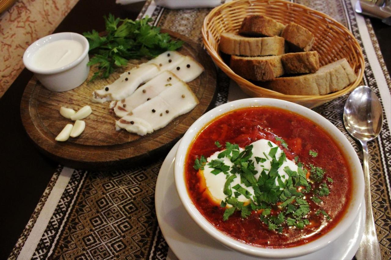 "Lian" Family Hotel & Restaurant Volosyanka  المظهر الخارجي الصورة